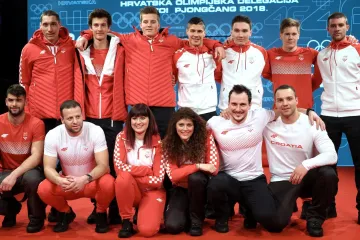 SEKSI PLESAČICE ISPRATILE OLIMPIJCE: Predstavljeni sportaši koji će zastupati Hrvatsku u Pjongčangu