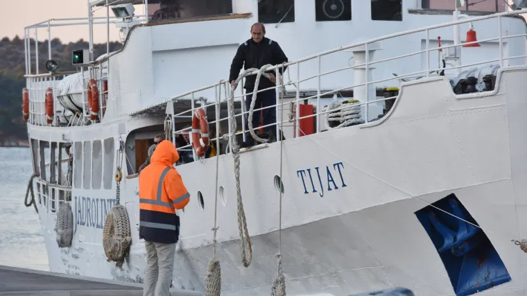 Nesreća kod Prvića: sudar putničkog broda i broda za prijevoz tereta, posadu spa&scaron;avali mje&scaron;tani