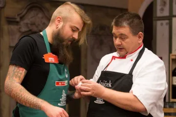 Krvavo na setu: Špiček spasio prst kandidatu