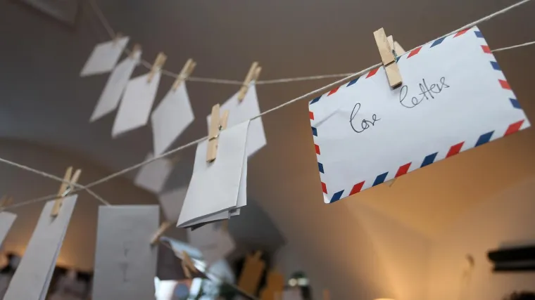 On nije jedan od poštara 'koji uvijek zvoni dvaput': policija otkrila najveću količinu neisporučene pošte ikad u Italiji