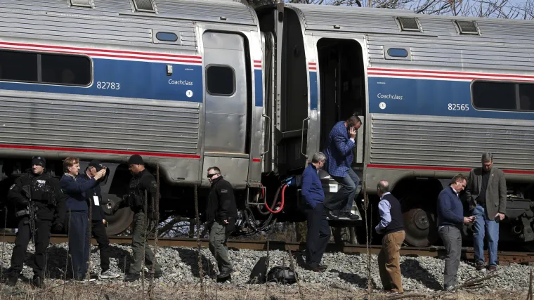 Vlak s republikanskim zastupnicima u američkom Kongresu udario u kamion: potvrđena smrt jedne osobe, druga te&scaron;ko ozlijeđena
