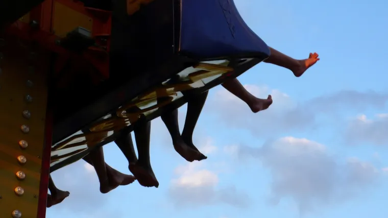 Drama u zabavnom parku: putnici ostali zaglavljeni naglavačke, u &scaron;oku vri&scaron;tali od straha