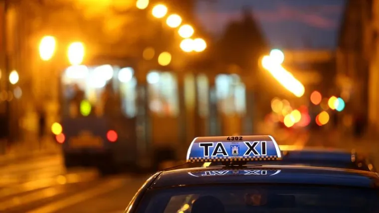 Brutalan napad na zagrebačkog taksista: razbojnici mu stavili nož pod vrat, pa mu prerezali tetive