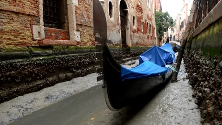 Svjetski poznate gondole nasukane u kanalima punim mulja