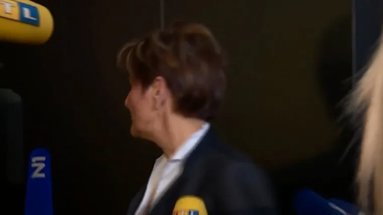 Nakon jednog pitanja okrenula se i oti&scaron;la