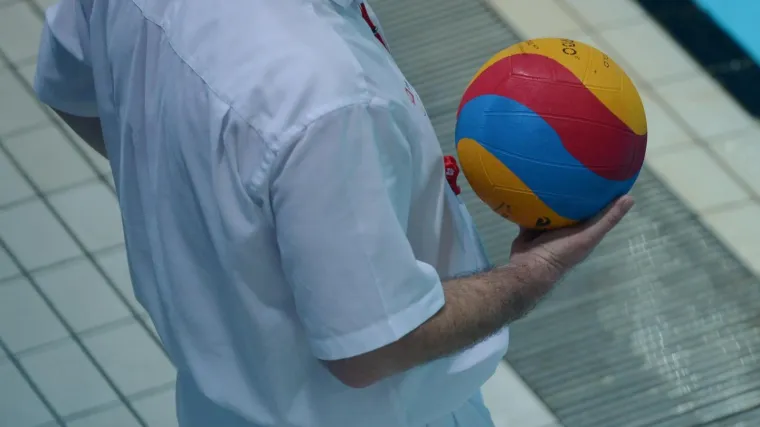 Hrvatskog suca gurnuli u bazen