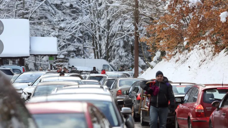 SVI SU HTJELI NA MEDVEDNICU: Zatvorena je Sljemenska cesta sa zagrebačke strane od Blizneca prema vrhu