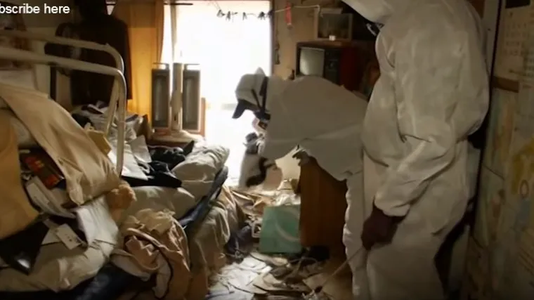 'Otvorio sam vrata i ugledao ga kako leži u smradu, a onda sam pozvao njih'