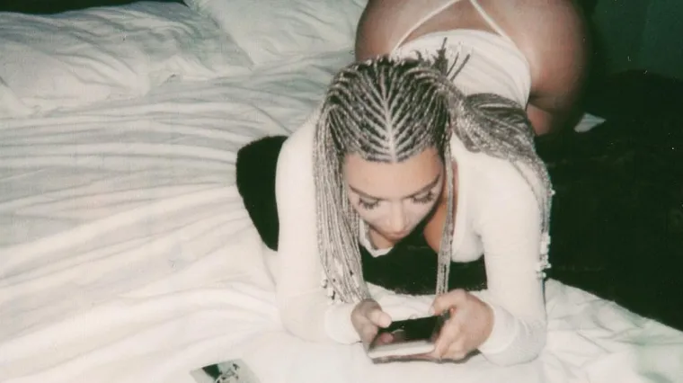 Njezina pozadina ima vlastitog vizažista