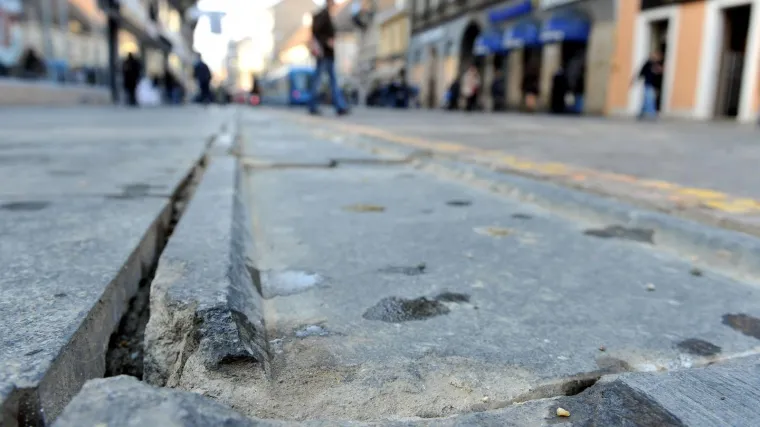 Kako je siromaštvo potaknulo kreativnost: lopov ukrao 800 metara ceste pa prodao beton za 640 eura