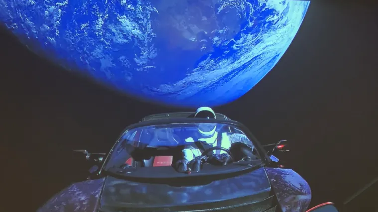 Vi&scaron;e kulture u svemiru nego na Zemlji: Starman u Muskovom autu 'ne paničari' uz glazbu Davida Bowieja