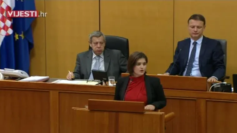 Puh zabrinuta zbog skandaloznih izjava o ženama: 'Biv&scaron;i dečko mi je rekao da se ostavim politike, da to nije za mene i da mu rodim dijete'