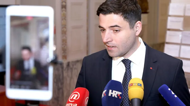 'Neka Plenković na pet jezika kaže 'pljačka''