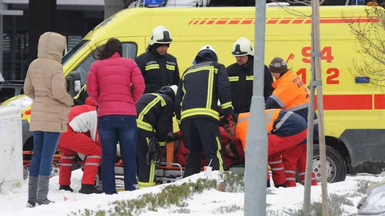 Starac pao na pločniku i slomio nogu, sad će dobiti masnu odštetu