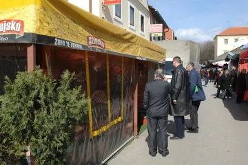 'Predlažem i da rastavljaju brakove, samo još to ne rade'