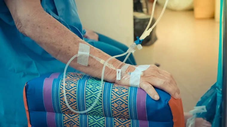 Pacijent koji se bori s rakom crijeva uređaj za kemoterapiju kupio je na eBayu jer bolnica u kojoj se liječi nema novaca