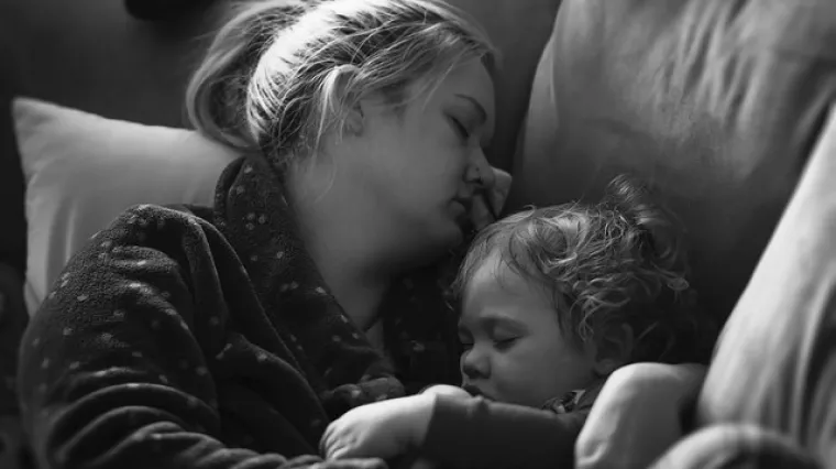 Čini se da ležanje pored djeteta u krevetu dok ne zaspe i nije tako lo&scaron;a ideja, evo za&scaron;to