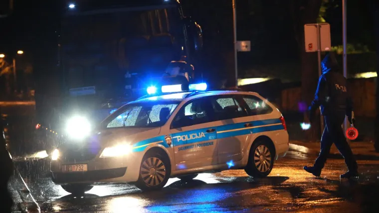 U izlijetanju automobila jedna je osoba poginula, a jedna prevezena u bolnicu