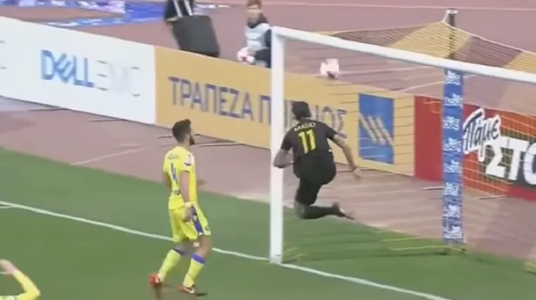 Očajnim poku&scaron;ajem spriječio gol svoje momčadi