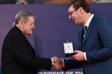 VUČIĆ SE VRATIO U BEOGRAD I URUČIO ODLIKOVANJA: Među odlikovanima je i zvijezda legendarne serije 'Bolji život'