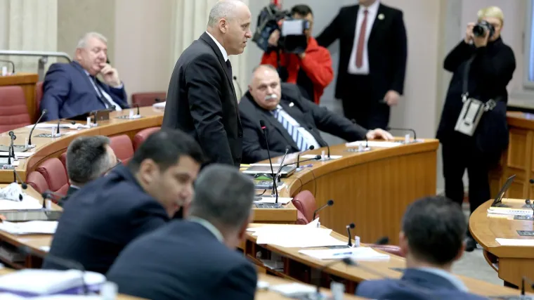 Napeto u Saboru: 'Skandalozno je da jučer premijer, a danas Bačić relativizira i opravdava tro&scaron;kove u Agrokoru'