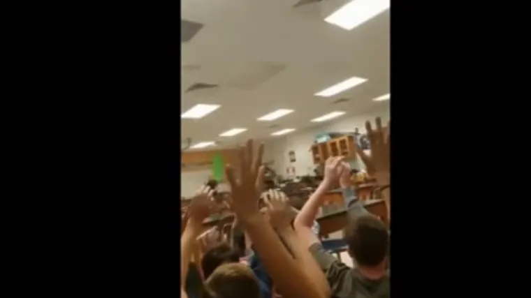 Uznemirujuće snimke pucnjave iz &scaron;kole na Floridi: učenici trčali po krvavim hodnicima punih beživotnih tijela