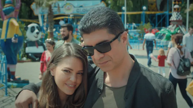 Sureja ispituje Emira o njegovom ocu, dok Esma prihvaća Emira (Istanbulska nevjesta)