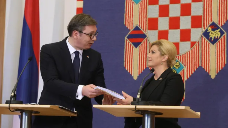 Vučić otkrio dogovor s Kolindom, pa se požurio kući jadati kako su ga u Hrvatskoj maltretirali