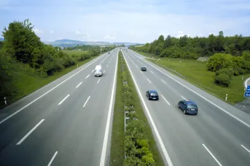 Hrvat u Švicarskoj jurio 316 na sat pa ostao bez automobila i vozačke: navodno se radi o nećaku Željka Keruma