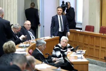 Usporedili smo radnu godinu saborskih zastupnika i onu prosječnih Hrvata i došli do - zanimljivih brojki