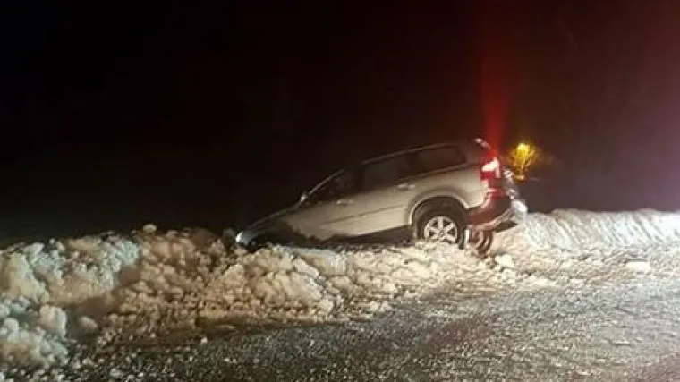 Složni i u nevolji: navijači Hajduka džipom sletili s ceste, u pomoć im priskočila i momčad