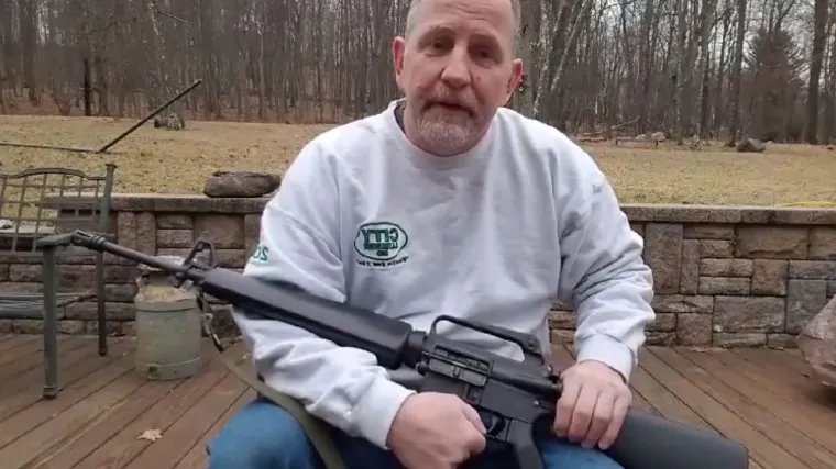 Amerikanci se udružili nakon pokolja na Floridi: pokrenuli kampanju i sad javno uni&scaron;tavaju pu&scaron;ke