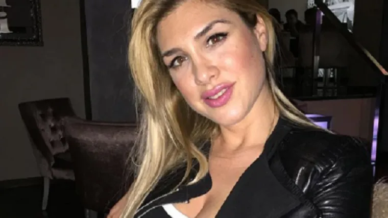 Zauzela zavodljivu pozu i pokazala kako uživa u Hong Kongu