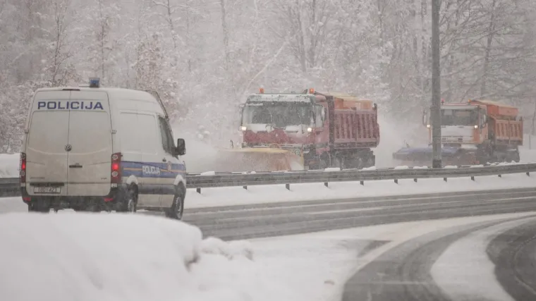 Promet usporava i vjetar, a najopasnija će biti poledica