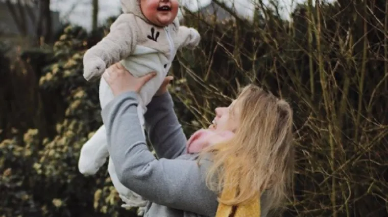 Ovo je pet znanstveno potvrđenih načina kako se odgajaju sretna djeca i vrlo su jednostavna