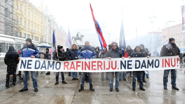 Probili se kroz snježno nevrijeme i poručuju 'Ne damo rafineriju!'