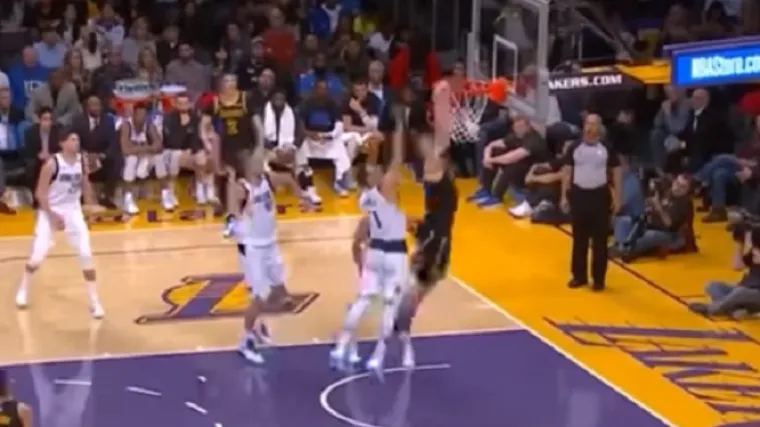 James triple-double učinkom vodio Cavse do pobjede