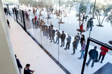 Zaposlenici u Appleovom svemirskom kampusu bore se nadasve bizarnim problemom