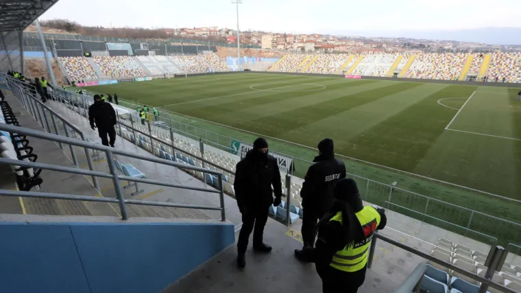 Derbi Rijeke i Dinama je odgođen zbog zaleđenog terena i bure!