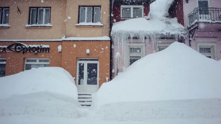 Zimska idila u Delnicama: pogledajte divne prizore zametenih kućica i praznih ulica