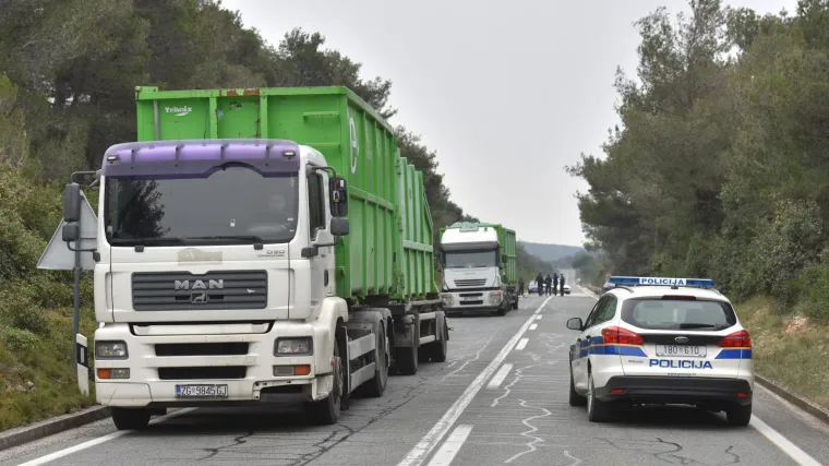 Smrt na Jadranskoj magistrali: u naletu kamiona kod Suko&scaron;ana poginuo mu&scaron;karac