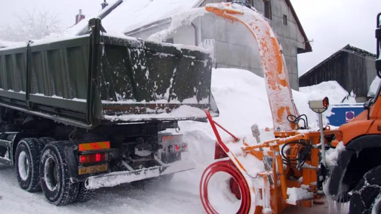 U Lici i Gorskom kotaru pomažu stanovni&scaron;tvu i otklanjaju posljedice nevremena