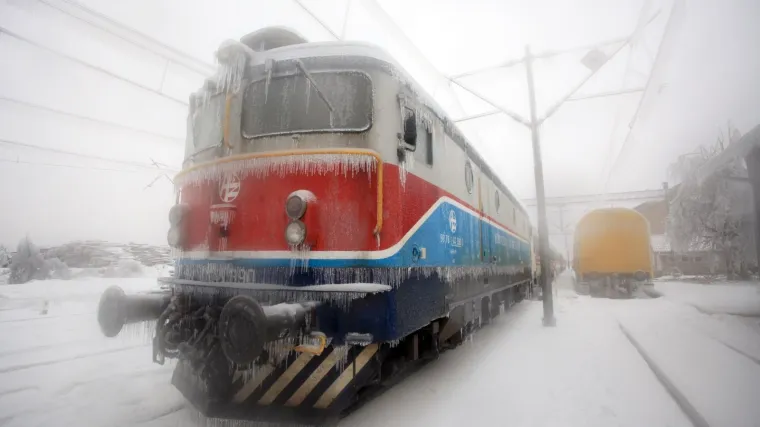 Izrazito nepovoljni vremenski uvjeti: željeznički promet otežan kroz Gorski kotar i Liku