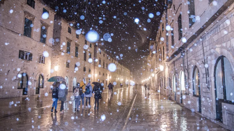 Ma kakva sibirska hladnoća: zimska idila zavladala ulicama Dubrovnika i Osijeka