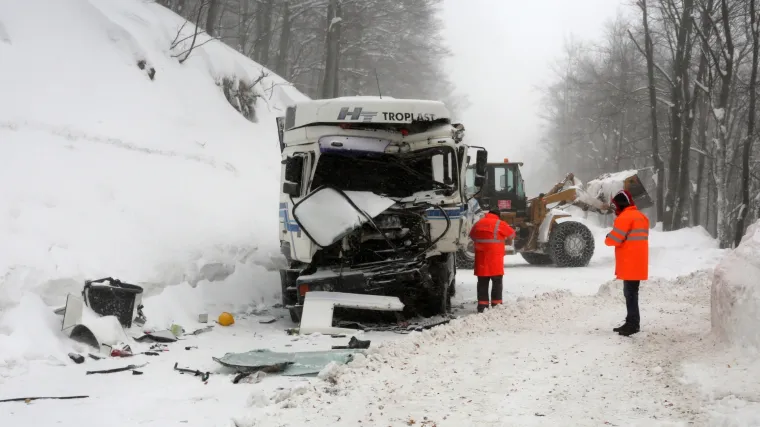 Četiri ozlijeđene osobe u stravičnom sudaru kod Gornjeg Jelenja zadržane u KBC-u Rijeka