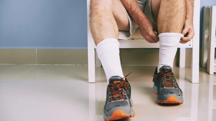 Brzi je samotnjak s desetak mačaka i specifičnim stanjem: upoznajte čovjeka kojem nikad nije hladno!