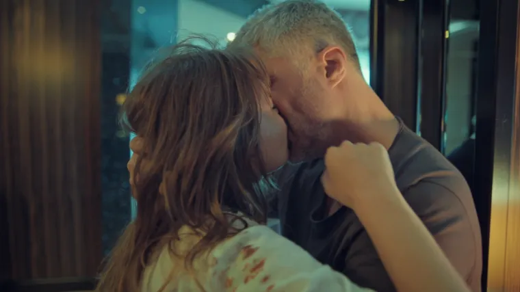 Tek &scaron;to su se Sureja i Faruk pomirili njemu stiže Begumina poruka (Istanbulska nevjesta)