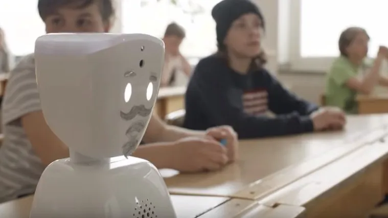 Robot pomaže bolesnoj i osamljenoj djeci ostati u kontaktu s prijateljima i pratiti nastavu