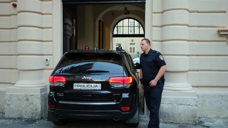 Velika akcija USKOK-a: petočlana skupina za velik novac u Hrvatsku uvezla 469 ilegalaca