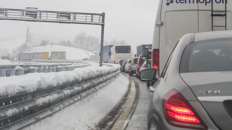 Na autocestama brzina ograničena na 60 km/h, brojne ceste zatvorene
